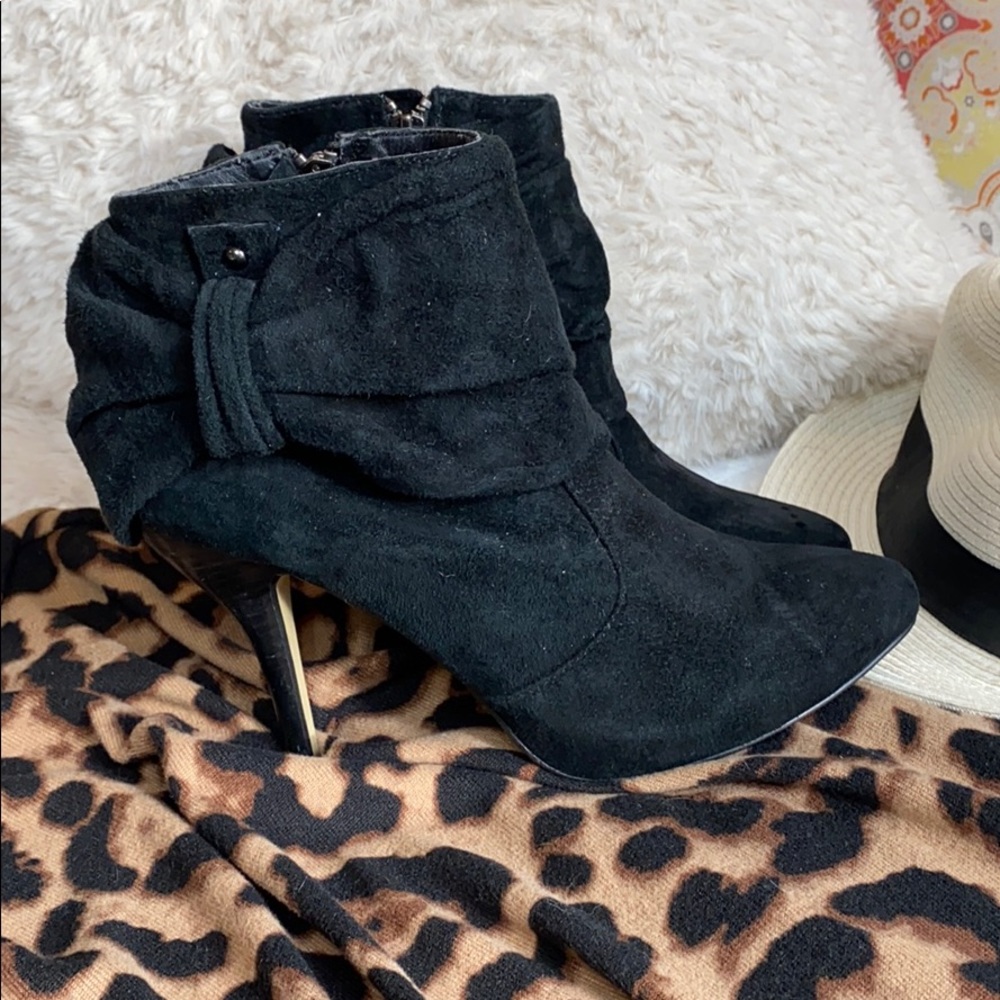 Suede bow ankle booties - Picture 3 of 8